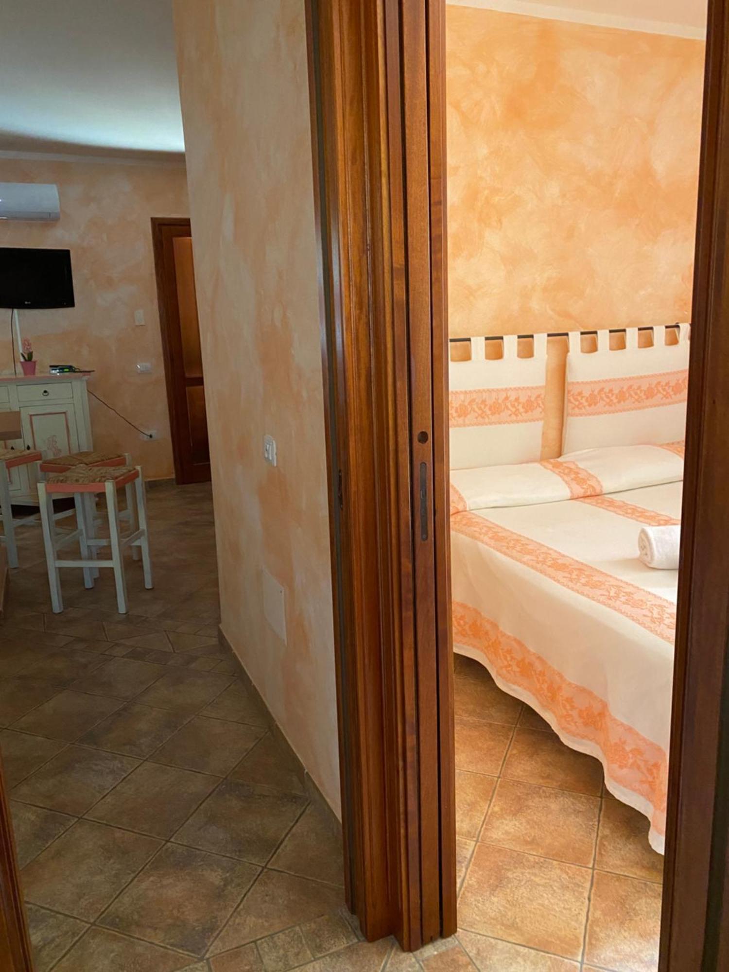 Case Vacanze Villa Rosita Сан-Теодоро Екстер'єр фото